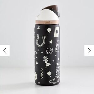 Owala Free Sip 32 oz Tumbler in Good Luck print